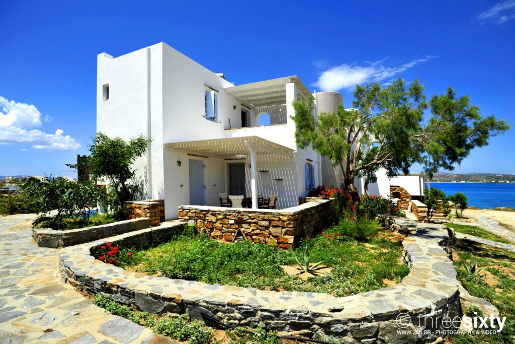 Studios Kontos building and garden in Mikri Vigla, Naxos